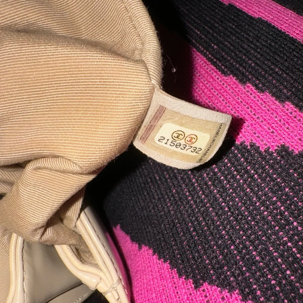 CHANEL BOY PATENT LEATHER CROSSBODY BAG - Picture 15 of 15